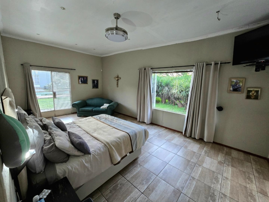 13 Bedroom Property for Sale in Golf View Gauteng