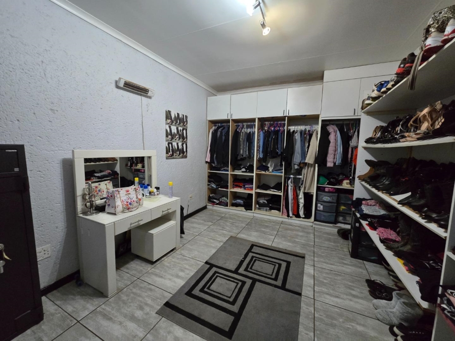 13 Bedroom Property for Sale in Golf View Gauteng