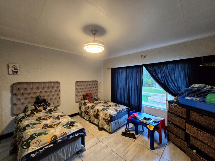 13 Bedroom Property for Sale in Golf View Gauteng