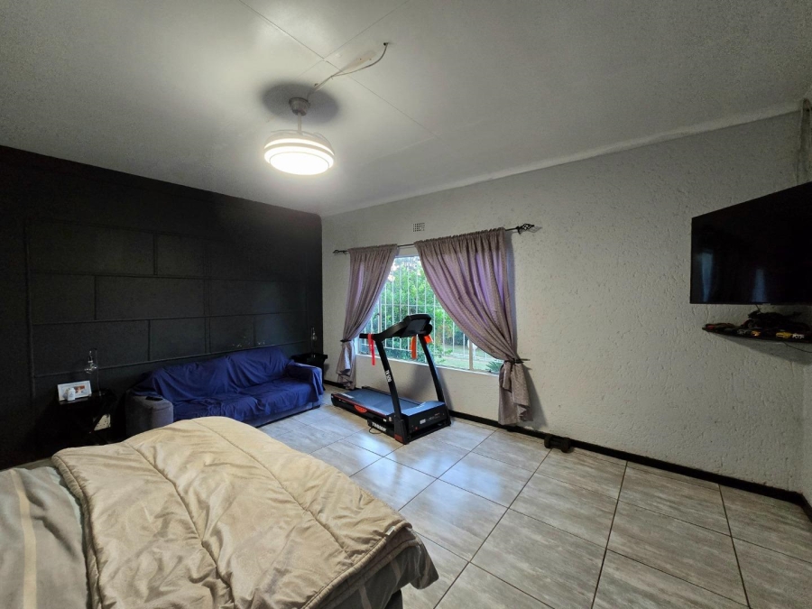 13 Bedroom Property for Sale in Golf View Gauteng