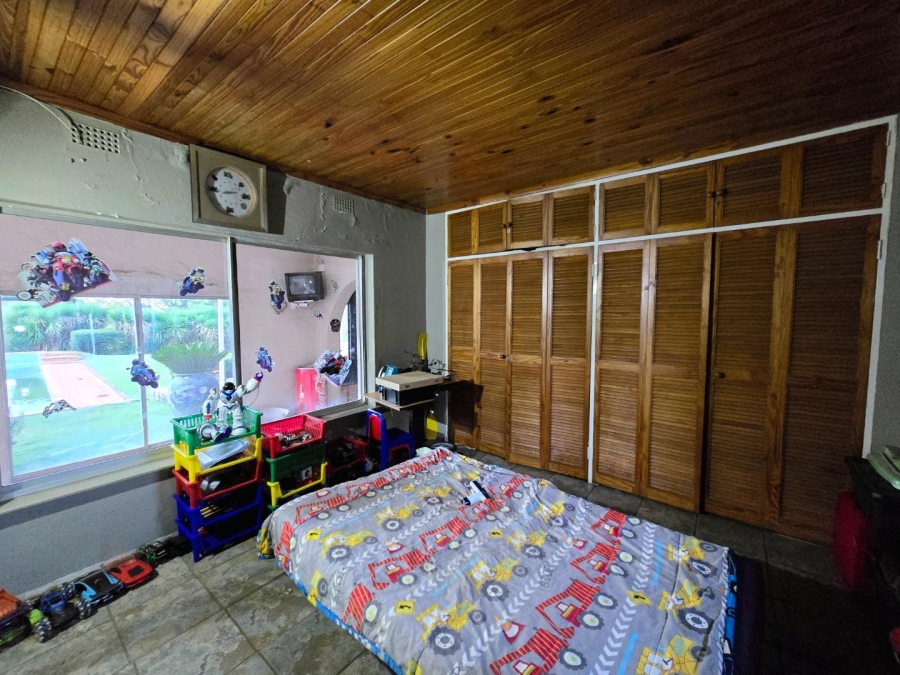 13 Bedroom Property for Sale in Golf View Gauteng