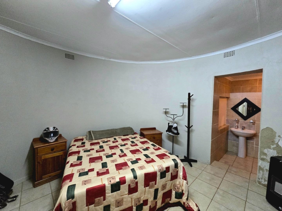 13 Bedroom Property for Sale in Golf View Gauteng