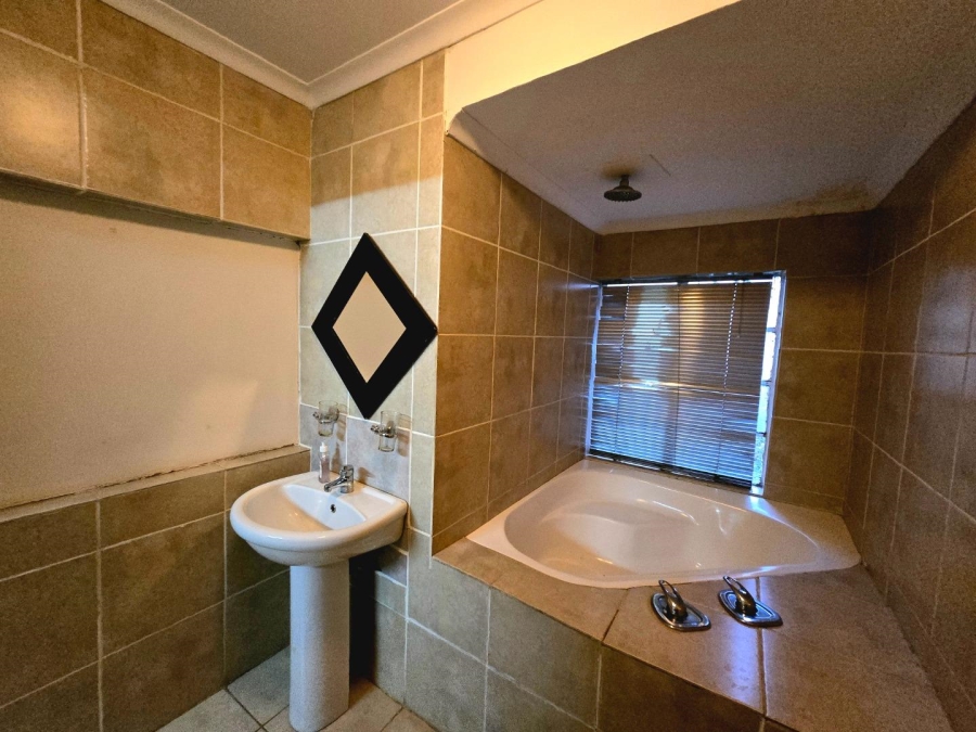 13 Bedroom Property for Sale in Golf View Gauteng