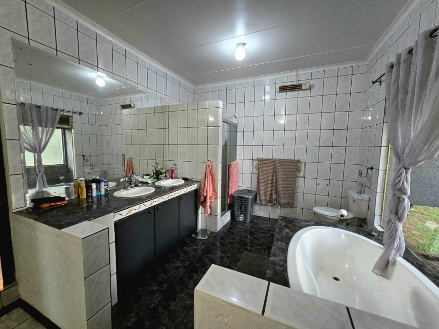 13 Bedroom Property for Sale in Golf View Gauteng