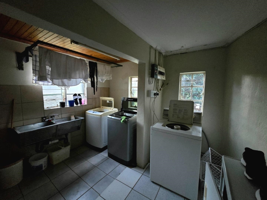 13 Bedroom Property for Sale in Golf View Gauteng