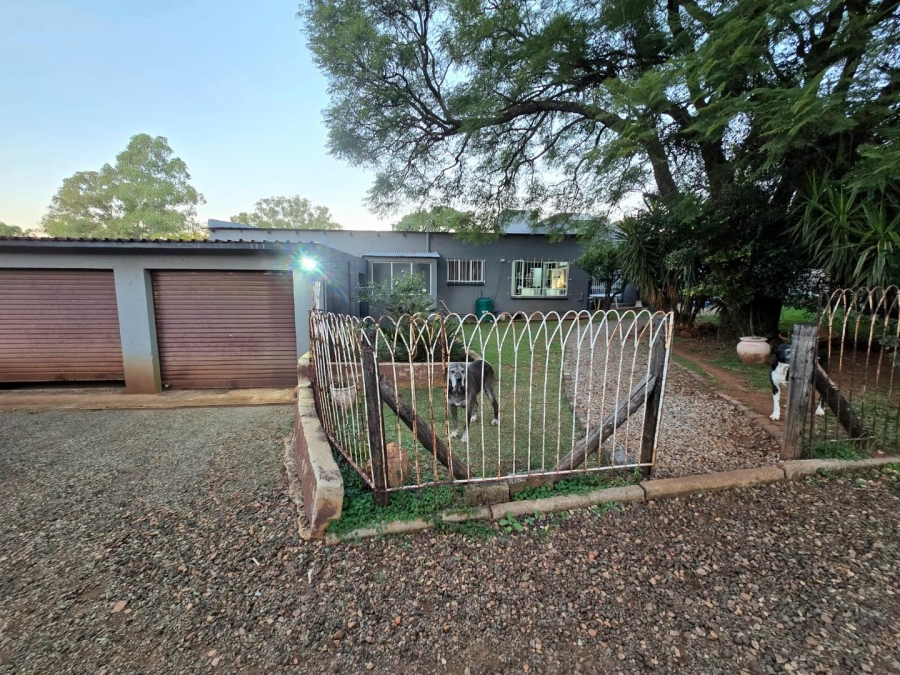 13 Bedroom Property for Sale in Golf View Gauteng
