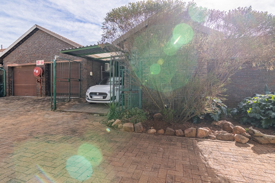 3 Bedroom Property for Sale in Florida Gauteng