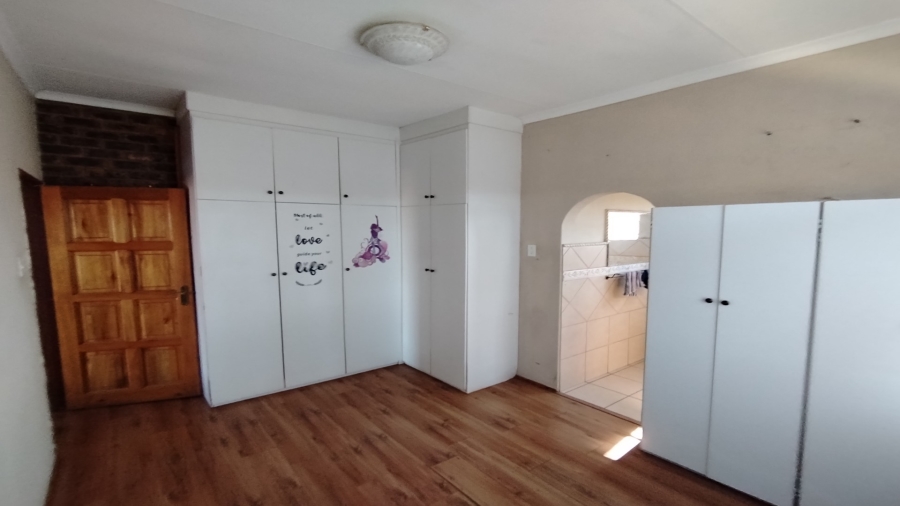3 Bedroom Property for Sale in Vaaloewer Gauteng