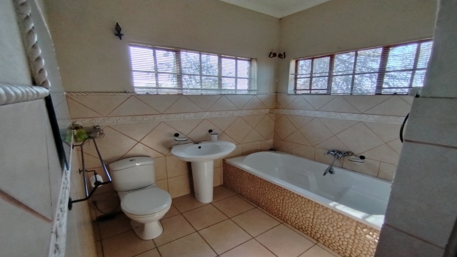 3 Bedroom Property for Sale in Vaaloewer Gauteng