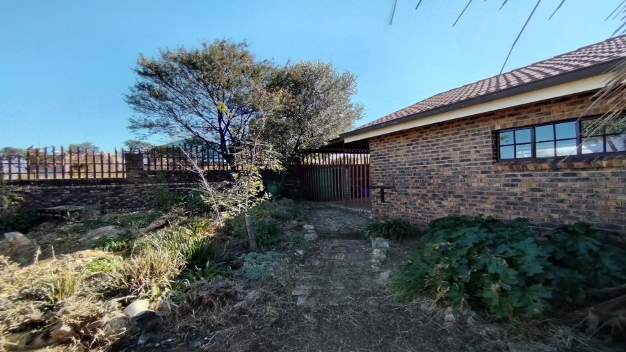 3 Bedroom Property for Sale in Vaaloewer Gauteng