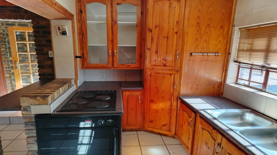 3 Bedroom Property for Sale in Vaaloewer Gauteng