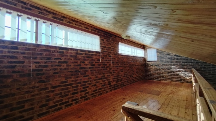 3 Bedroom Property for Sale in Vaaloewer Gauteng