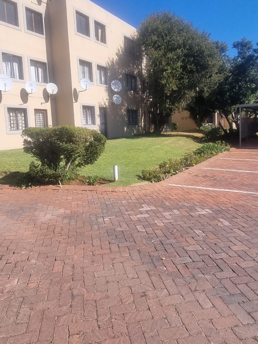 2 Bedroom Property for Sale in Weltevreden Park Gauteng
