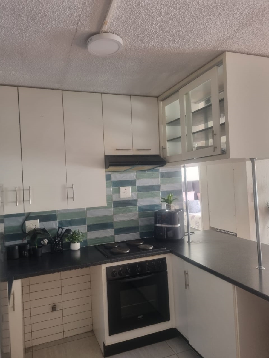 2 Bedroom Property for Sale in Weltevreden Park Gauteng