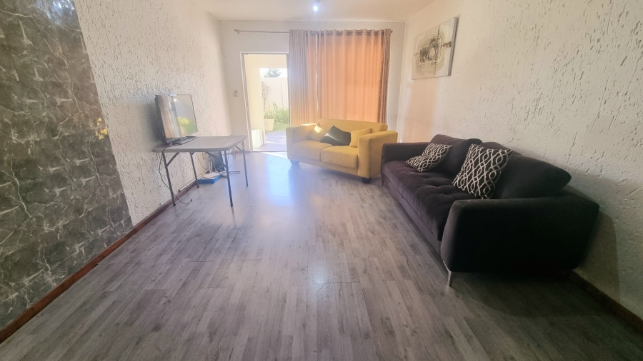 2 Bedroom Property for Sale in Vorna Valley Gauteng