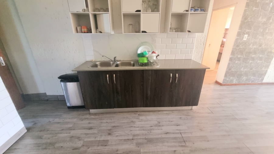 2 Bedroom Property for Sale in Vorna Valley Gauteng