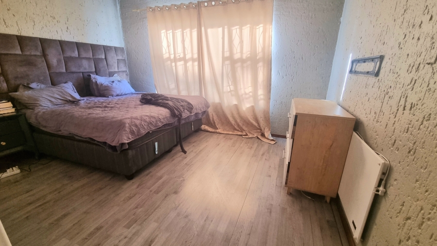 2 Bedroom Property for Sale in Vorna Valley Gauteng