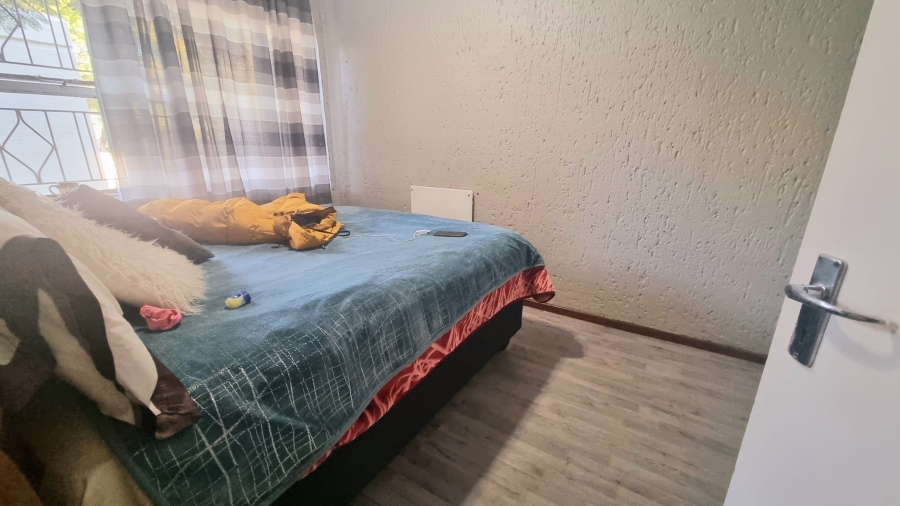 2 Bedroom Property for Sale in Vorna Valley Gauteng
