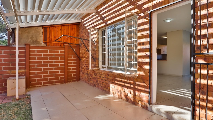 2 Bedroom Property for Sale in Sinoville Gauteng