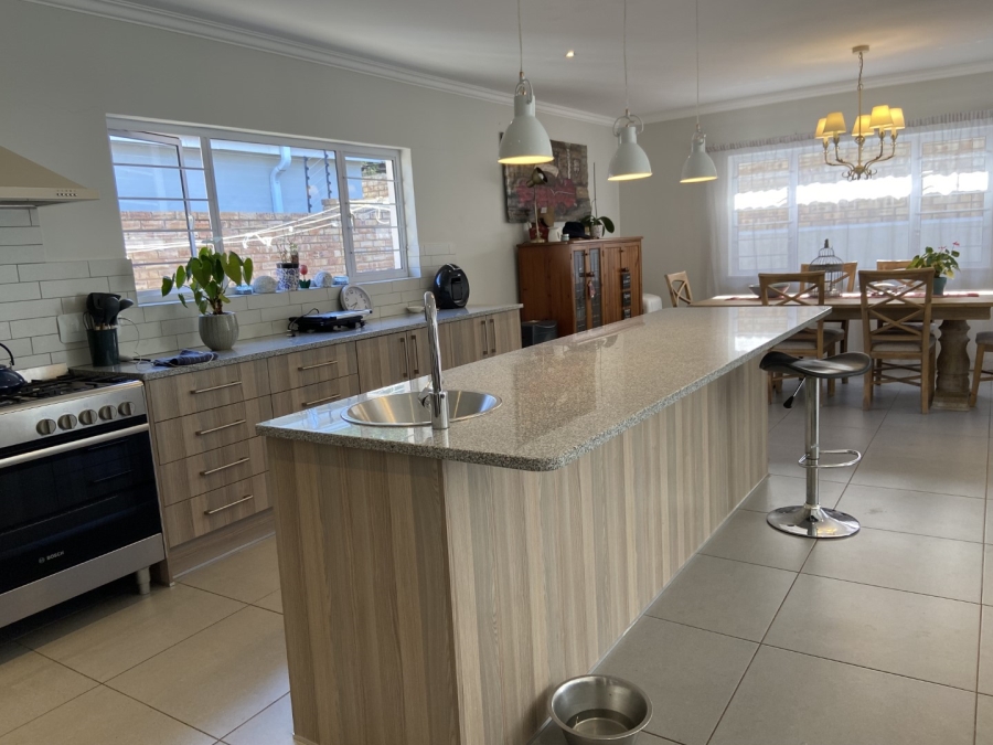 To Let 3 Bedroom Property for Rent in Linden Gauteng