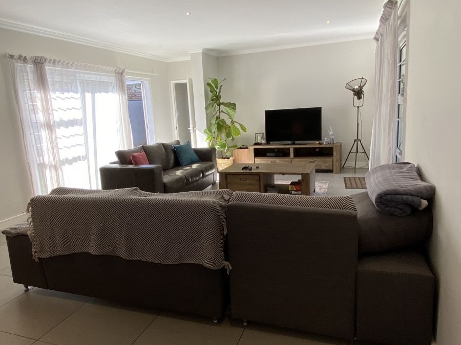 To Let 3 Bedroom Property for Rent in Linden Gauteng