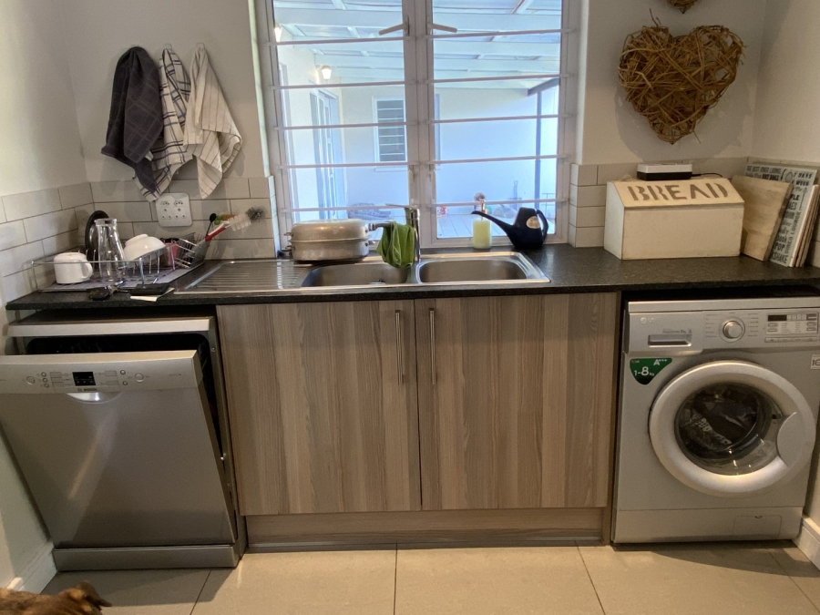 To Let 3 Bedroom Property for Rent in Linden Gauteng