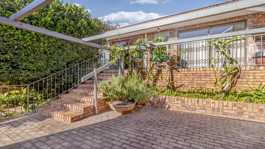 4 Bedroom Property for Sale in Florauna Gauteng