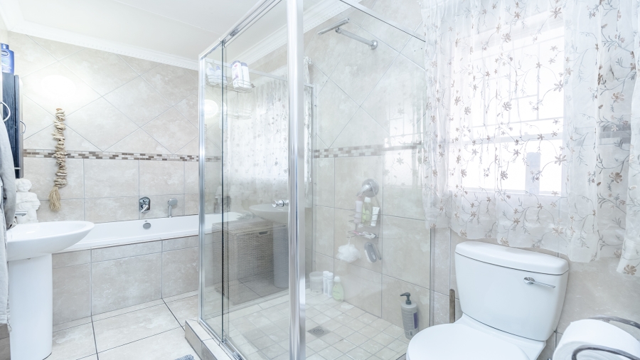 4 Bedroom Property for Sale in Florauna Gauteng