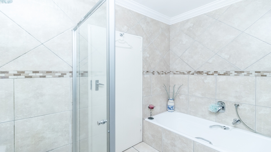 4 Bedroom Property for Sale in Florauna Gauteng