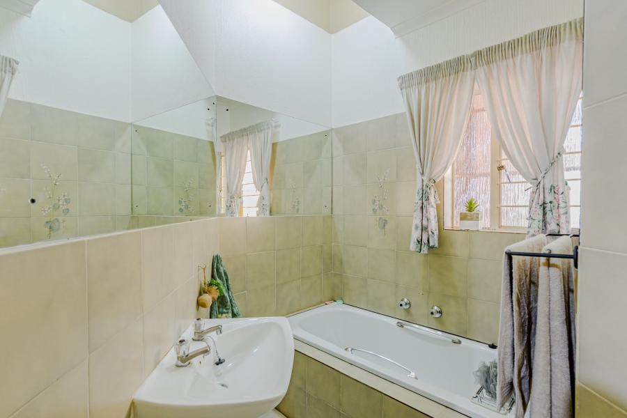 3 Bedroom Property for Sale in Garsfontein Gauteng