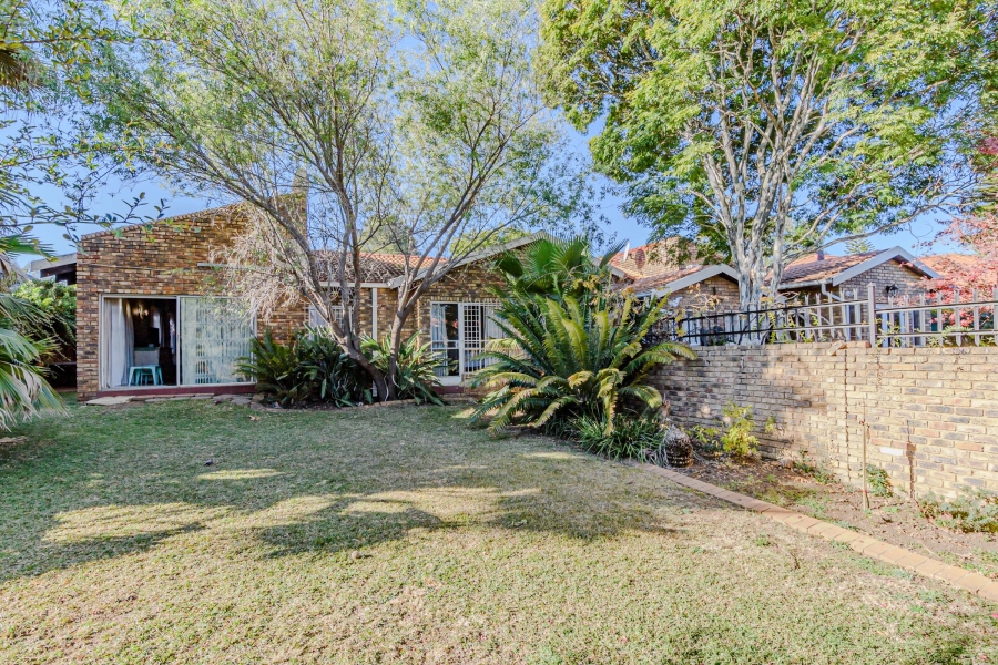 3 Bedroom Property for Sale in Garsfontein Gauteng