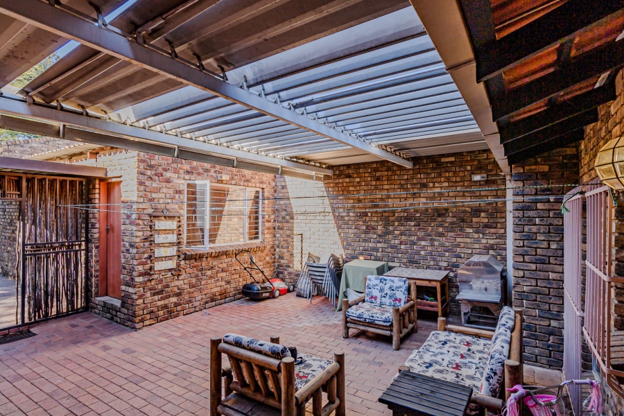 3 Bedroom Property for Sale in Garsfontein Gauteng