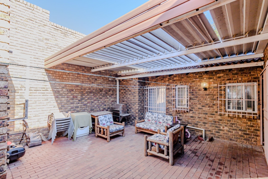 3 Bedroom Property for Sale in Garsfontein Gauteng