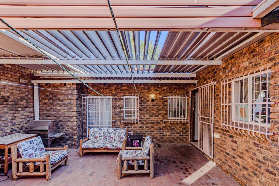 3 Bedroom Property for Sale in Garsfontein Gauteng