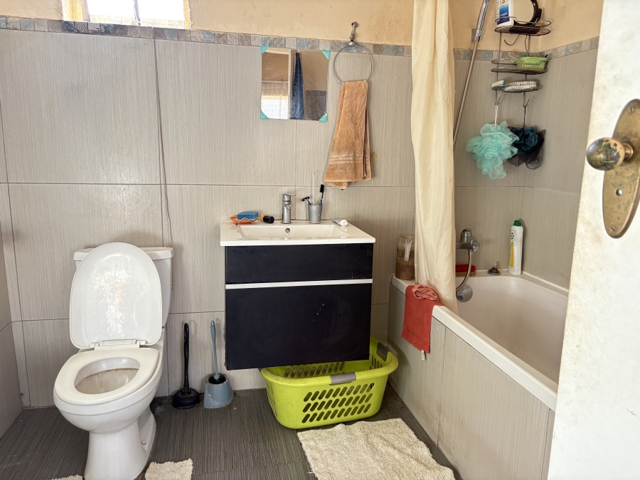 2 Bedroom Property for Sale in Roodepoort West Gauteng