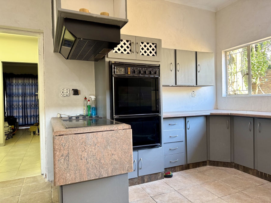 5 Bedroom Property for Sale in Die Wilgers Gauteng