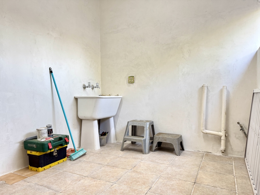 5 Bedroom Property for Sale in Die Wilgers Gauteng