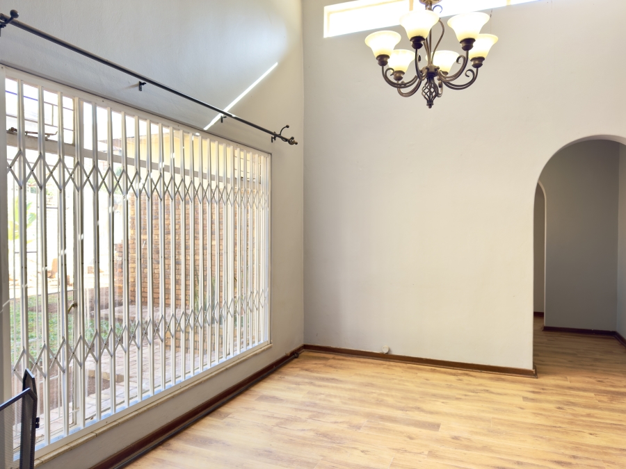 5 Bedroom Property for Sale in Die Wilgers Gauteng