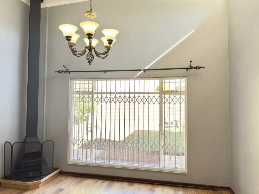5 Bedroom Property for Sale in Die Wilgers Gauteng