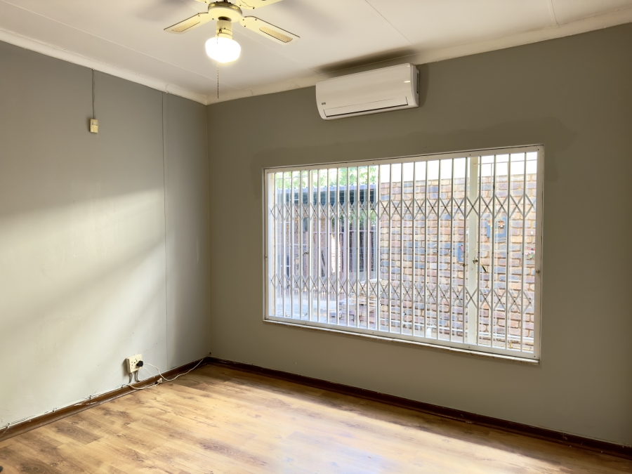 5 Bedroom Property for Sale in Die Wilgers Gauteng