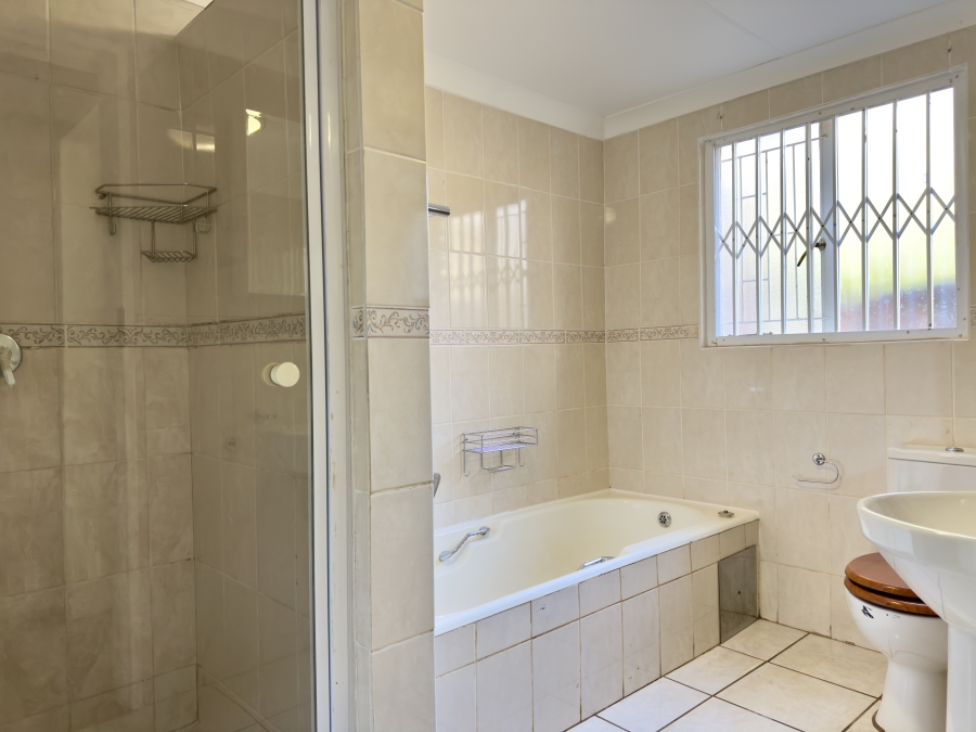 5 Bedroom Property for Sale in Die Wilgers Gauteng