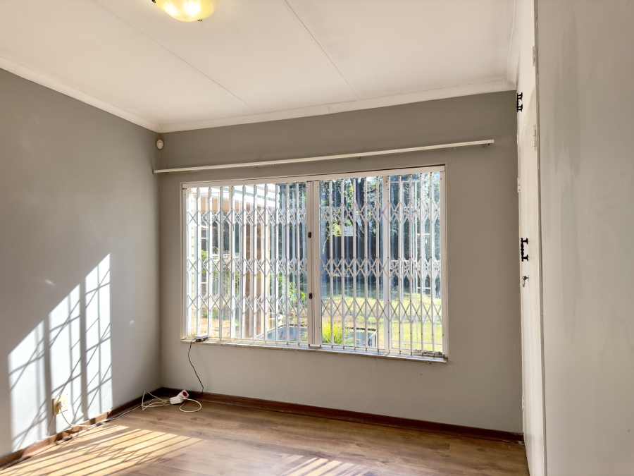 5 Bedroom Property for Sale in Die Wilgers Gauteng