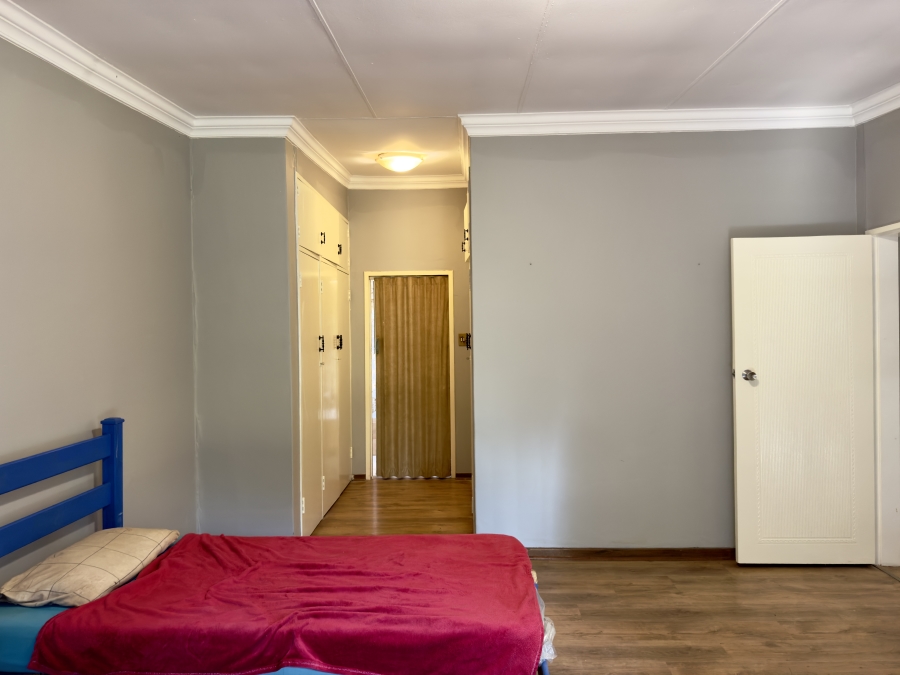 5 Bedroom Property for Sale in Die Wilgers Gauteng