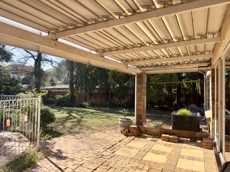 5 Bedroom Property for Sale in Die Wilgers Gauteng