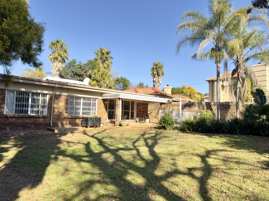 5 Bedroom Property for Sale in Die Wilgers Gauteng