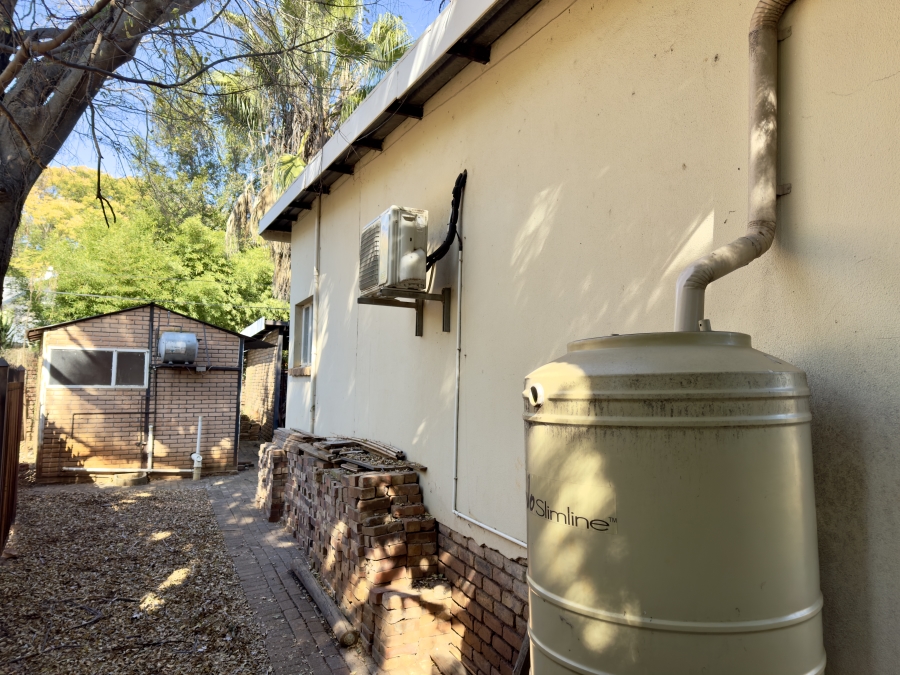5 Bedroom Property for Sale in Die Wilgers Gauteng