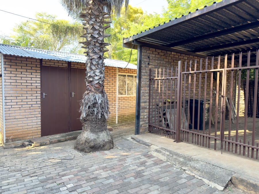 5 Bedroom Property for Sale in Die Wilgers Gauteng