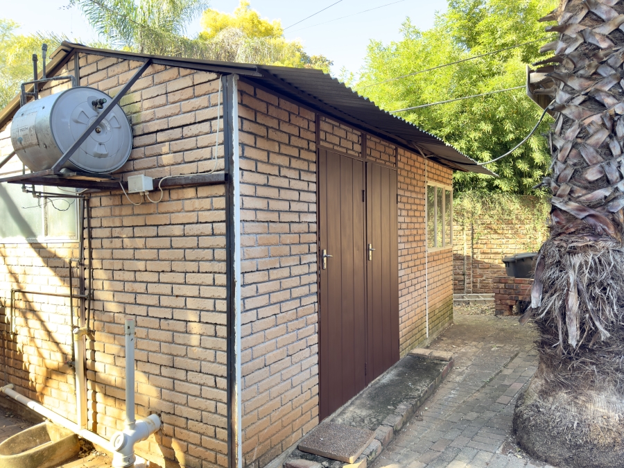 5 Bedroom Property for Sale in Die Wilgers Gauteng