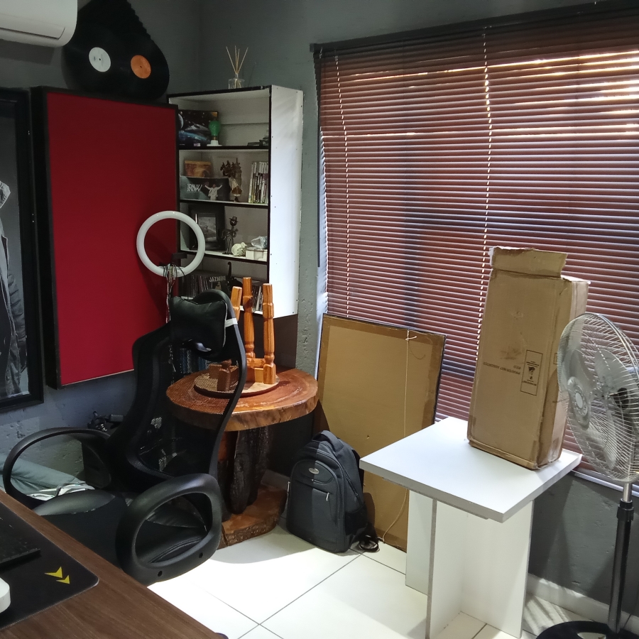 3 Bedroom Property for Sale in Breaunanda Gauteng