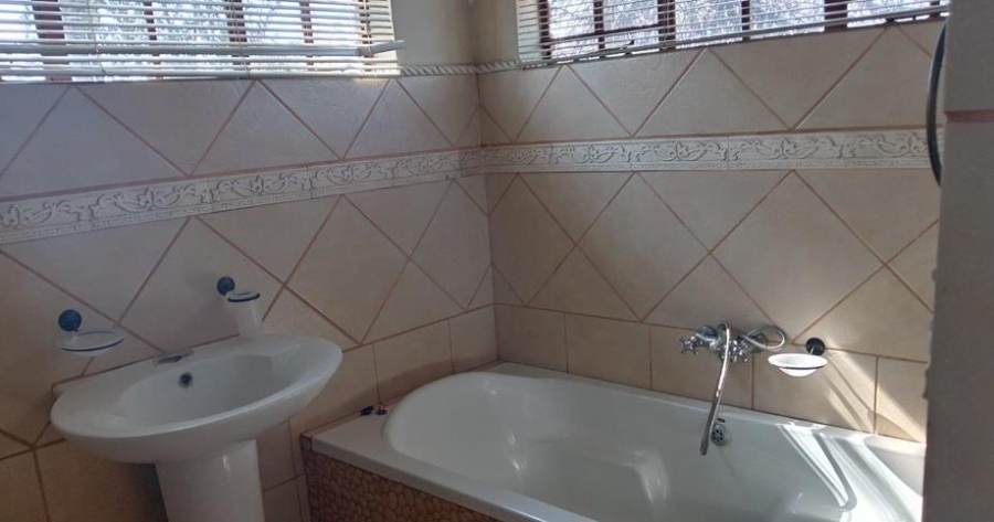 3 Bedroom Property for Sale in Vaaloewer Gauteng